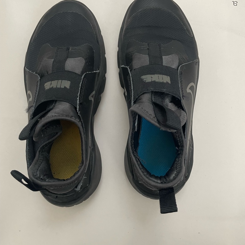 Nike Black and Gray Slip-On Shoes size 1 boys
